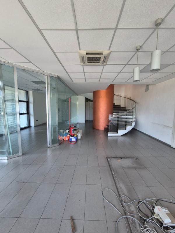 CAPANNONE INDUSTRIALE DI 2.000 MQ CON UFFICI DI 450 MQ E SCOPERTO ESCLUSIVO - Rif. A8318
Proponia...