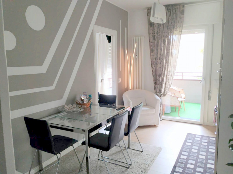 ELEGANTE BILOCALE ARREDATO ALLA STANGA CON OTTIMA RENDITA DI EURO 1.500 MENSILI €.170.000 rif.CL5...