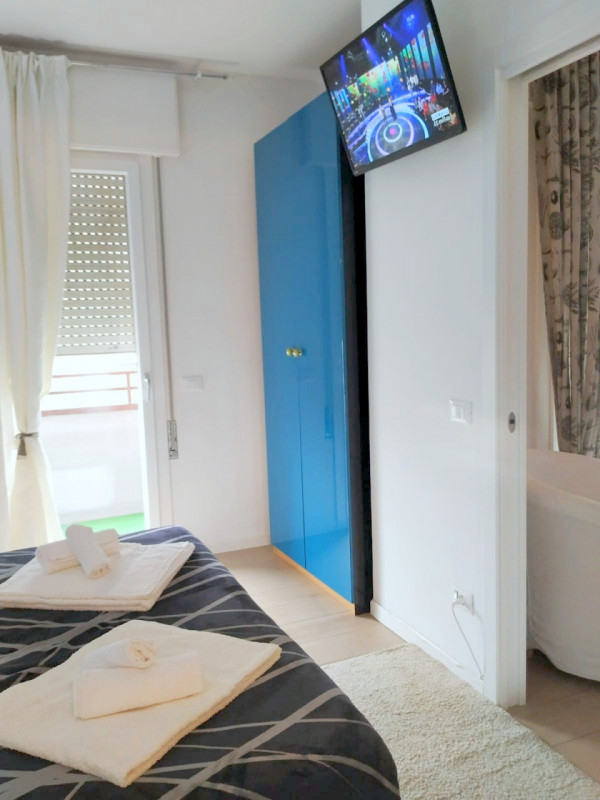 ELEGANTE BILOCALE ARREDATO ALLA STANGA CON OTTIMA RENDITA DI EURO 1.500 MENSILI €.170.000 rif.CL5...