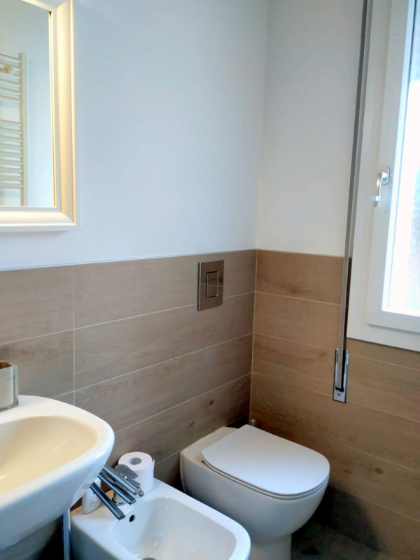 ELEGANTE BILOCALE ARREDATO ALLA STANGA CON OTTIMA RENDITA DI EURO 1.500 MENSILI €.170.000 rif.CL5...