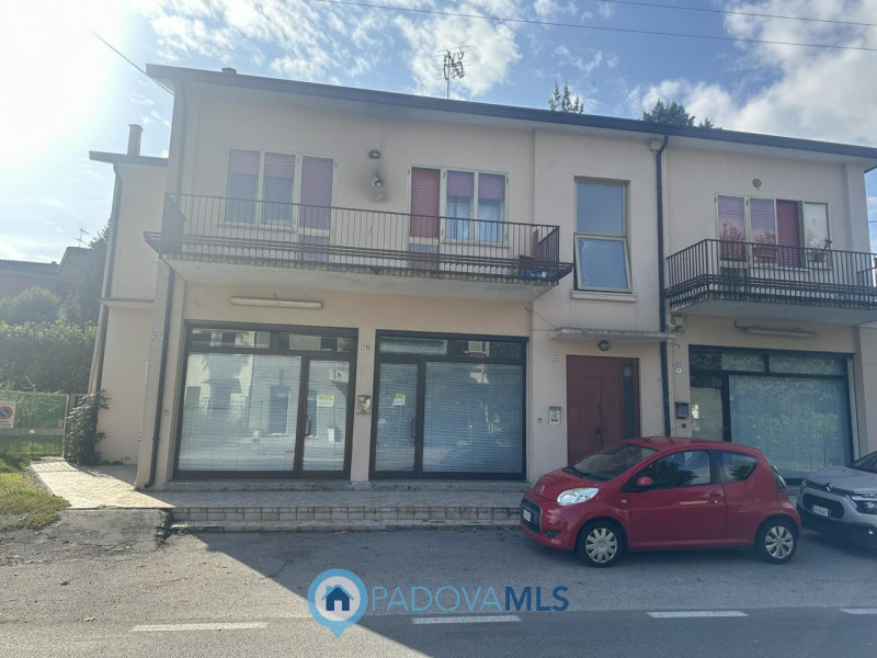 Immobile in esclusiva al Gruppo Padova MLS
Ottimo negozio fronte strada in via Fornaci a Padova v...