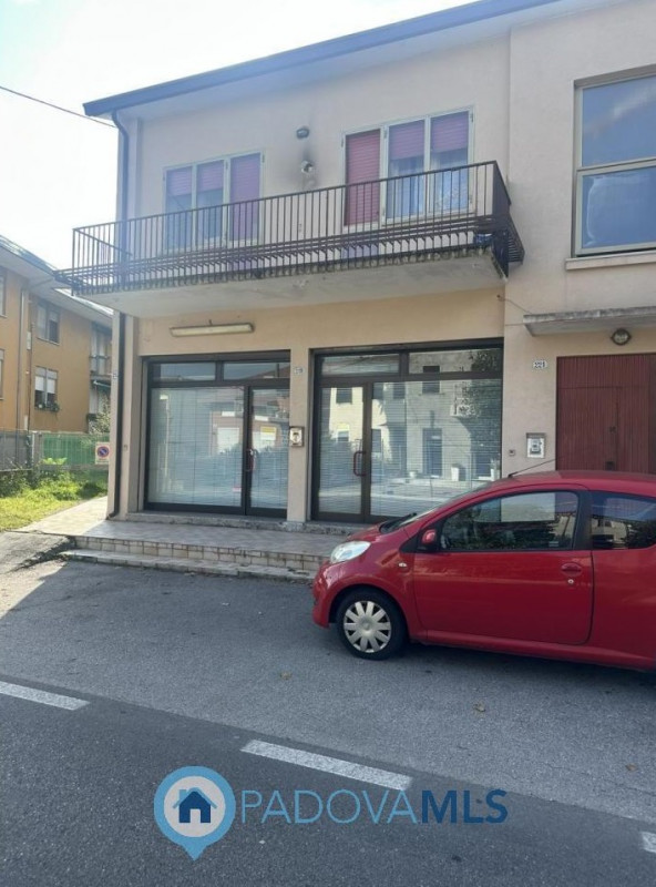 Immobile in esclusiva al Gruppo Padova MLS
Ottimo negozio fronte strada in via Fornaci a Padova v...