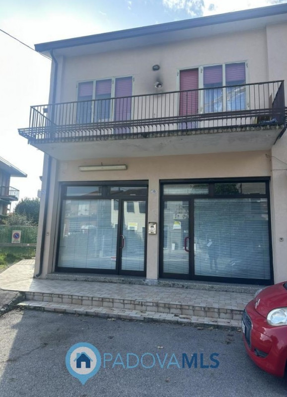 Immobile in esclusiva al Gruppo Padova MLS
Ottimo negozio fronte strada in via Fornaci a Padova v...