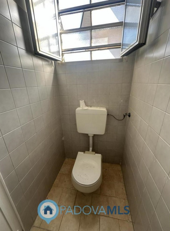 Immobile in esclusiva al Gruppo Padova MLS
Ottimo negozio fronte strada in via Fornaci a Padova v...