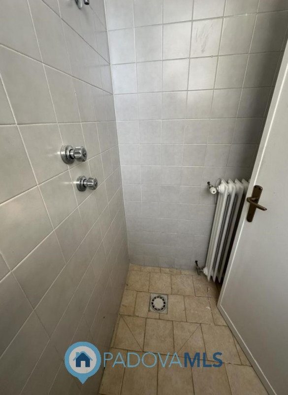 Immobile in esclusiva al Gruppo Padova MLS
Ottimo negozio fronte strada in via Fornaci a Padova v...