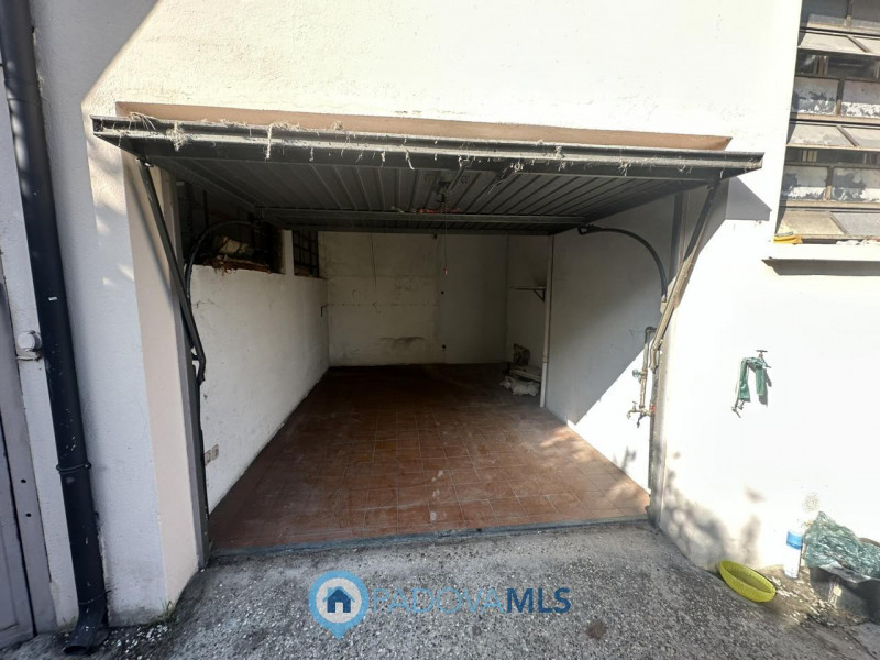 Immobile in esclusiva al Gruppo Padova MLS
Ottimo negozio fronte strada in via Fornaci a Padova v...