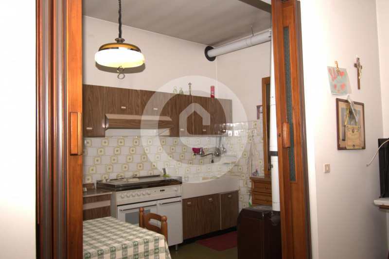 Casa singola posizionata su una zona privilegiata del paese, essendo in pieno centro ma avendo un...