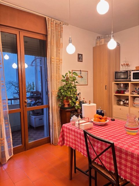 SACRO CUORE: appartamento posto al primo piano di una piccola palazzina senza ascensore. L'appart...