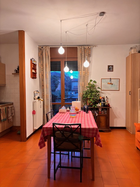 SACRO CUORE: appartamento posto al primo piano di una piccola palazzina senza ascensore. L'appart...