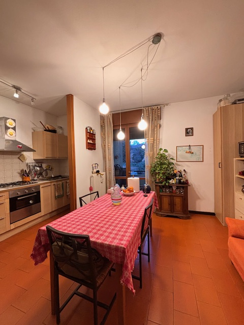 SACRO CUORE: appartamento posto al primo piano di una piccola palazzina senza ascensore. L'appart...