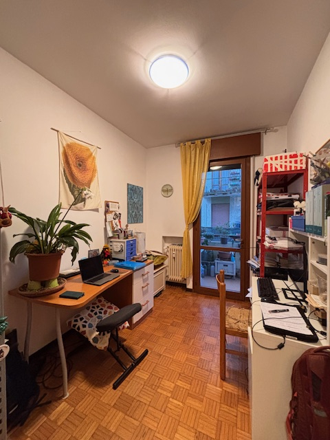 SACRO CUORE: appartamento posto al primo piano di una piccola palazzina senza ascensore. L'appart...