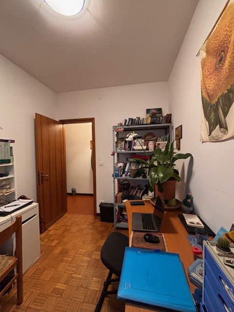 SACRO CUORE: appartamento posto al primo piano di una piccola palazzina senza ascensore. L'appart...