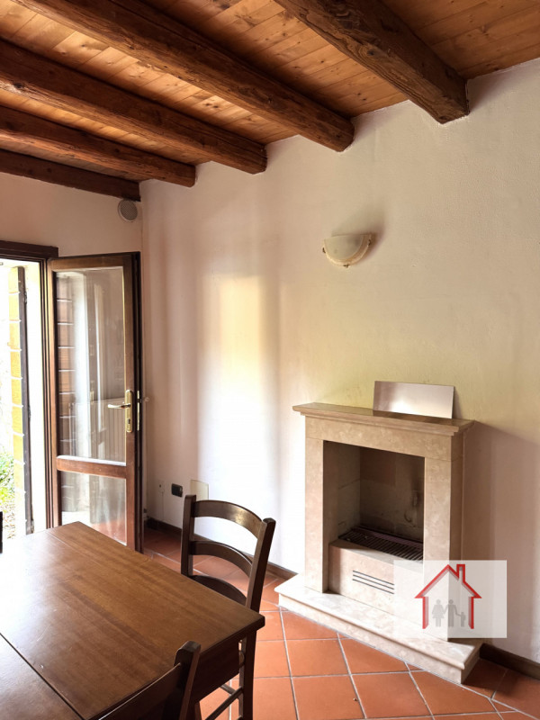 Rif: DB358
X INFO - Denis: 340. 254. 0785 
Proponiamo in vendita una splendida casa a schiera cen...