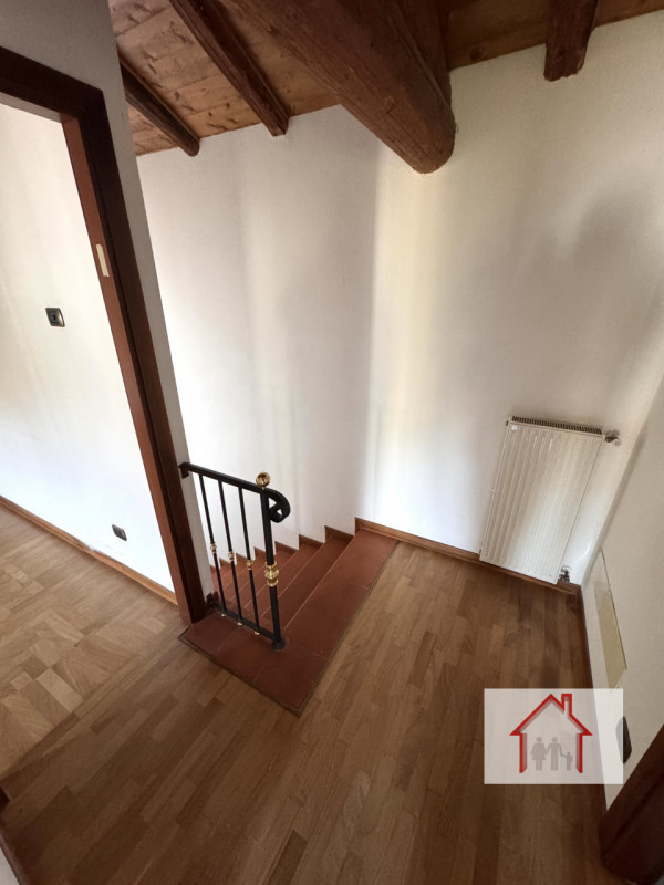 Rif: DB358
X INFO - Denis: 340. 254. 0785 
Proponiamo in vendita una splendida casa a schiera cen...