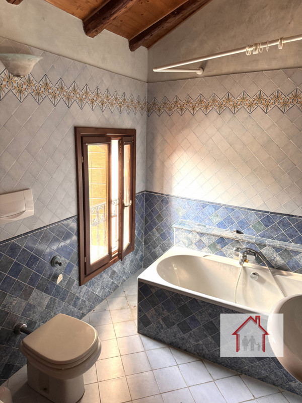 Rif: DB358
X INFO - Denis: 340. 254. 0785 
Proponiamo in vendita una splendida casa a schiera cen...