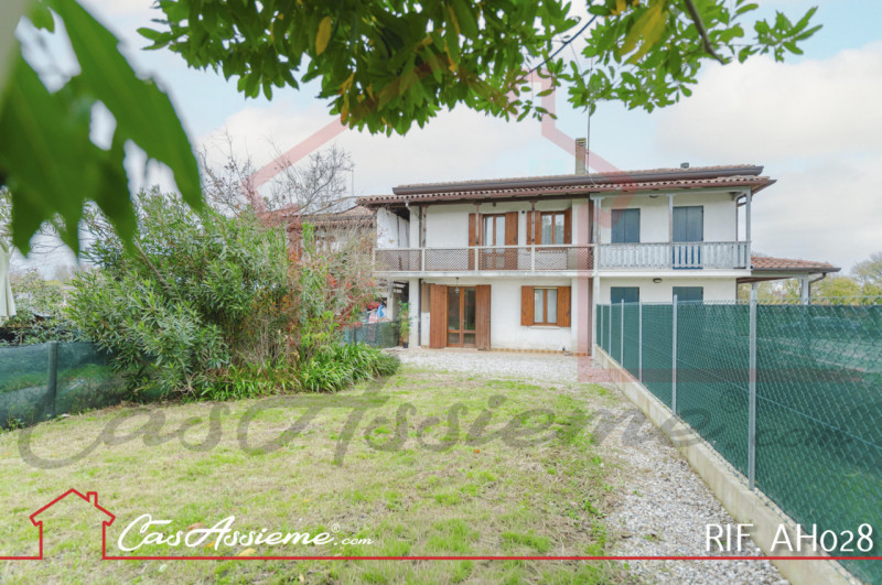 Rif. AH028
OPEN HOUSE SABATO 06/12 - ULTIME DISPONIBILITA'!!
In una zona tranquilla e immersa nel...