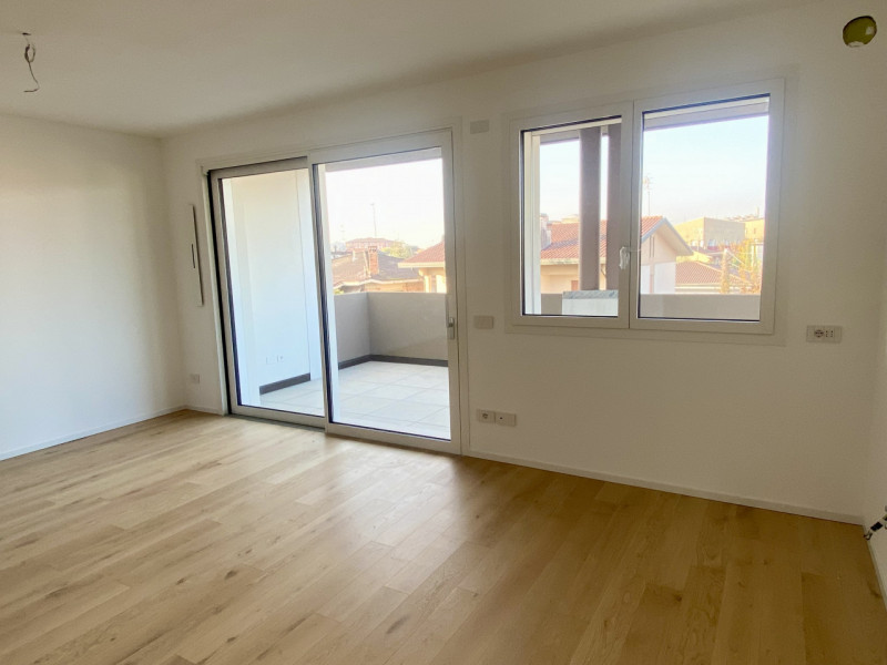 Castelfranco V.to: proponiamo alla vendita un attico di nuova realizzazione, in pronta consegna.
...