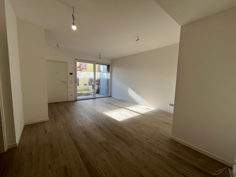 ALBIGNASEGO - FERRI: Classe A4 - Epgl,nren 3,03 Kwh/mq anno.
In piccola palazzina di sole 5 unità...