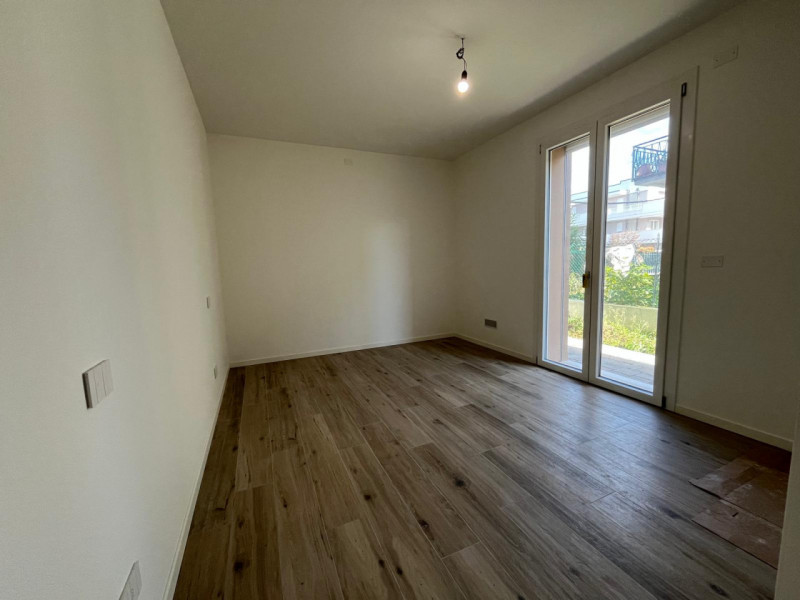 ALBIGNASEGO - FERRI: Classe A4 - Epgl,nren 3,03 Kwh/mq anno.
In piccola palazzina di sole 5 unità...