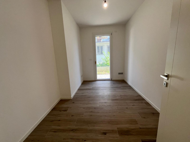 ALBIGNASEGO - FERRI: Classe A4 - Epgl,nren 3,03 Kwh/mq anno.
In piccola palazzina di sole 5 unità...