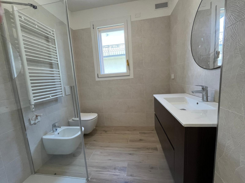 ALBIGNASEGO - FERRI: Classe A4 - Epgl,nren 3,03 Kwh/mq anno.
In piccola palazzina di sole 5 unità...