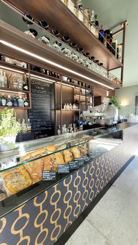 STAI CERCANDO UN BAR GIA’ AVVIATO IN UNA POSIZIONE STREPITOSA?!

Ho qui quello che ti serve!
Ci t...