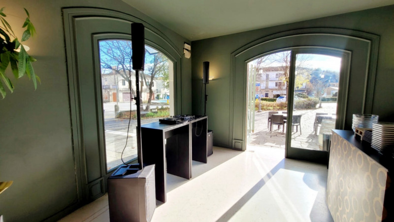 STAI CERCANDO UN BAR GIA’ AVVIATO IN UNA POSIZIONE STREPITOSA?!

Ho qui quello che ti serve!
Ci t...