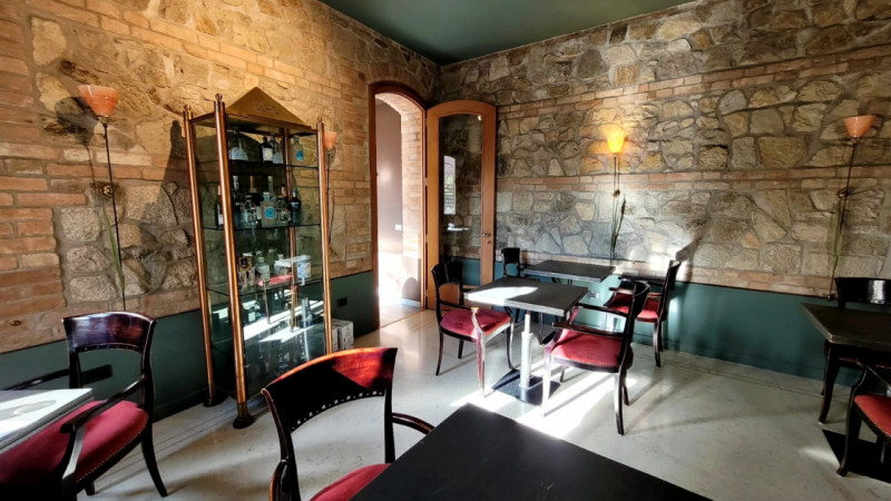 STAI CERCANDO UN BAR GIA’ AVVIATO IN UNA POSIZIONE STREPITOSA?!

Ho qui quello che ti serve!
Ci t...