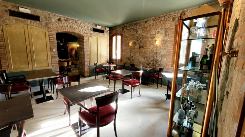 STAI CERCANDO UN BAR GIA’ AVVIATO IN UNA POSIZIONE STREPITOSA?!

Ho qui quello che ti serve!
Ci t...