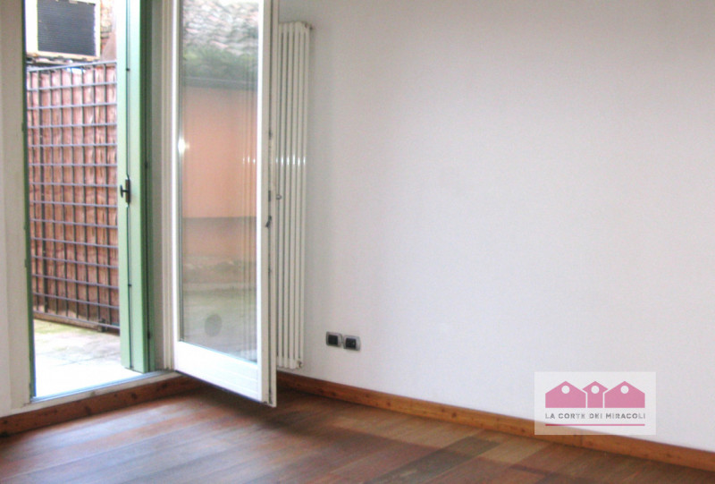 VICENZA FRONTE PORTA SANTA CROCE: IN PALAZZINA DI SOLE 6 UNITÀ, POSTO AL PRIMO PIANO, GRAZIOSISSI...