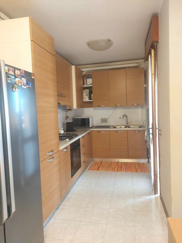 In centro paese, appartamento al secondo ed ultimo piano in contesto di 4 unità residenziali, car...