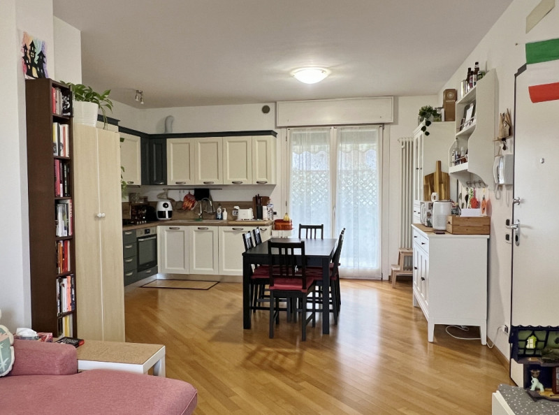 APPARTAMENTO TRICAMERE CON TRE TERRAZZE E GARAGE DOPPIO IN VENDITA A VICENZA OVEST - ZONA FERROVI...