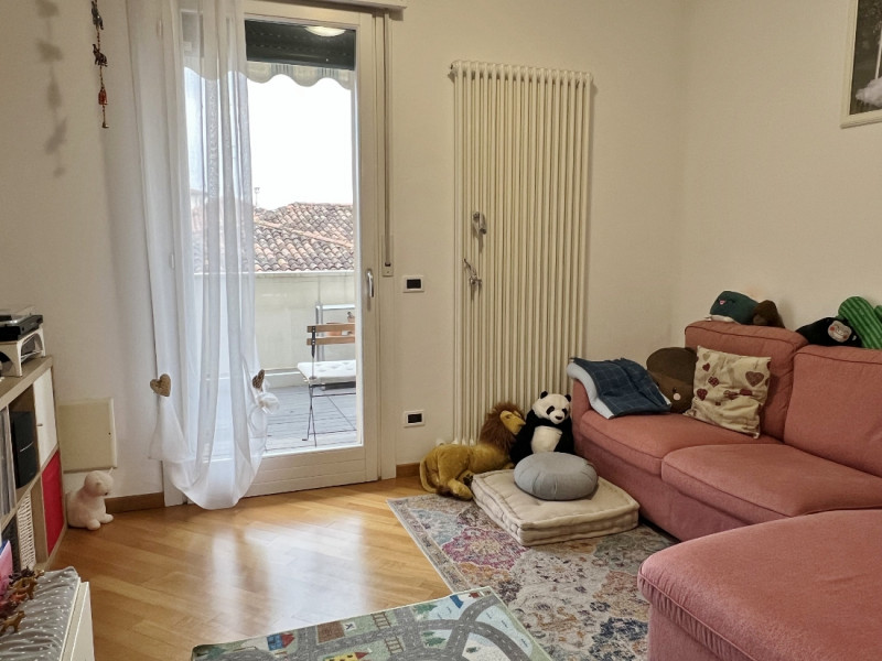 APPARTAMENTO TRICAMERE CON TRE TERRAZZE E GARAGE DOPPIO IN VENDITA A VICENZA OVEST - ZONA FERROVI...