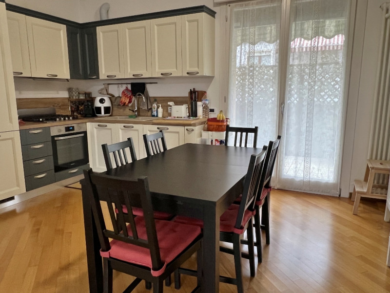 APPARTAMENTO TRICAMERE CON TRE TERRAZZE E GARAGE DOPPIO IN VENDITA A VICENZA OVEST - ZONA FERROVI...