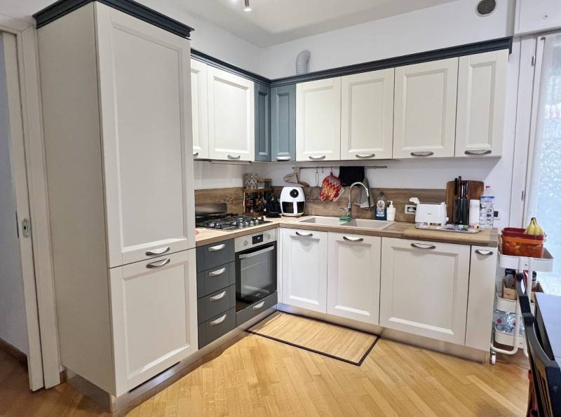 APPARTAMENTO TRICAMERE CON TRE TERRAZZE E GARAGE DOPPIO IN VENDITA A VICENZA OVEST - ZONA FERROVI...