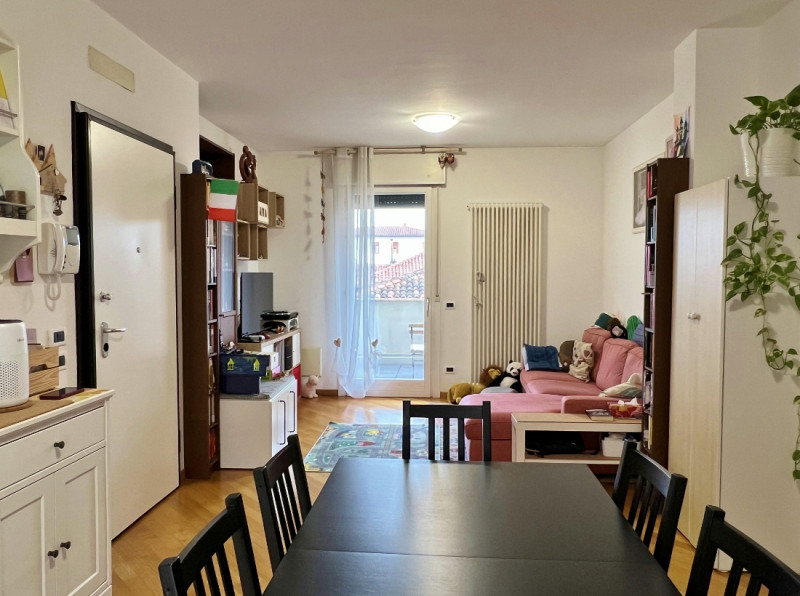 APPARTAMENTO TRICAMERE CON TRE TERRAZZE E GARAGE DOPPIO IN VENDITA A VICENZA OVEST - ZONA FERROVI...