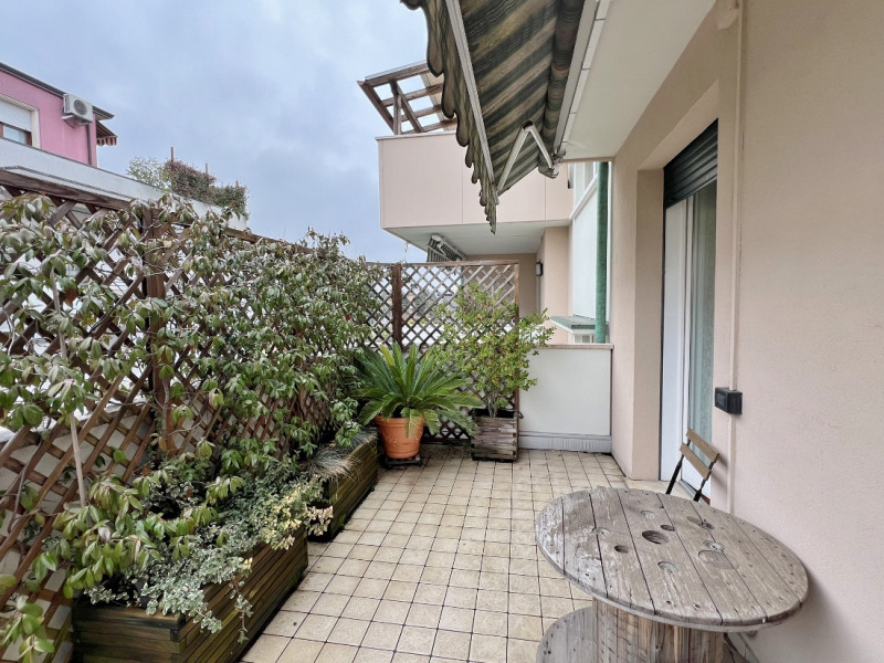 APPARTAMENTO TRICAMERE CON TRE TERRAZZE E GARAGE DOPPIO IN VENDITA A VICENZA OVEST - ZONA FERROVI...