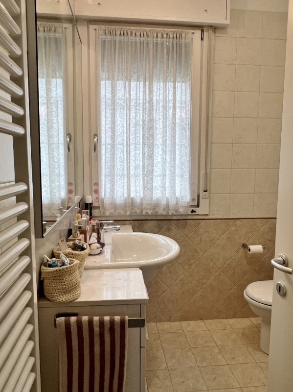 APPARTAMENTO TRICAMERE CON TRE TERRAZZE E GARAGE DOPPIO IN VENDITA A VICENZA OVEST - ZONA FERROVI...