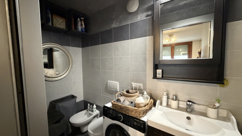 Proponiamo in vendita un esclusivo appartamento bilocale di circa 60 mq nella prestigiosa zona St...