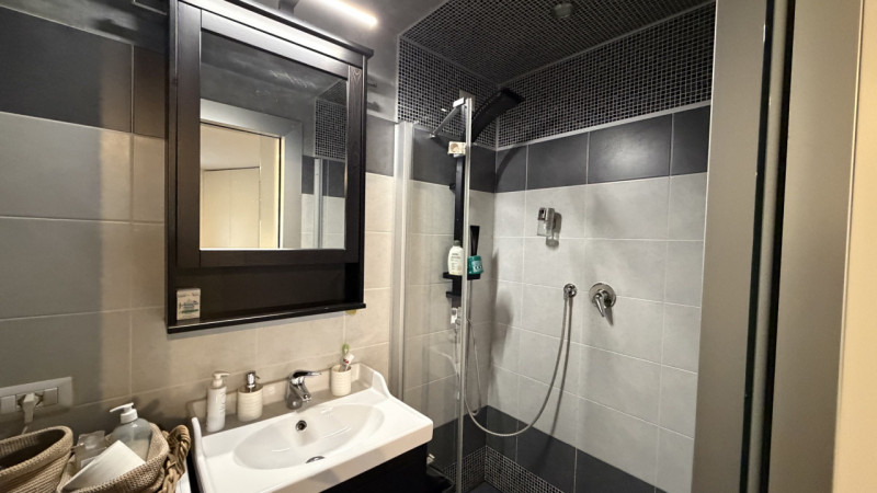 Proponiamo in vendita un esclusivo appartamento bilocale di circa 60 mq nella prestigiosa zona St...