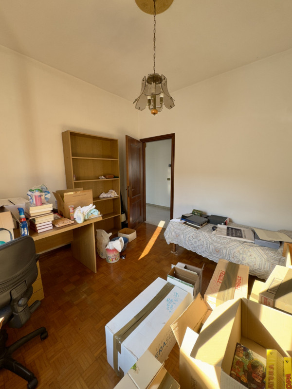 COMPOSIZIONE:
Proponiamo una Casa Singola, situata a Este, sviluppata su due livelli. Al piano te...