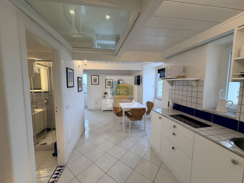 Scopri un angolo di paradiso a Forio, in pieno centro e a pochi passi dal porto. Ti presentiamo u...