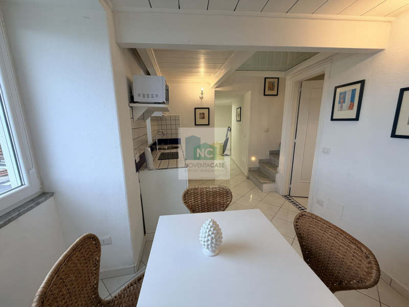 Scopri un angolo di paradiso a Forio, in pieno centro e a pochi passi dal porto. Ti presentiamo u...