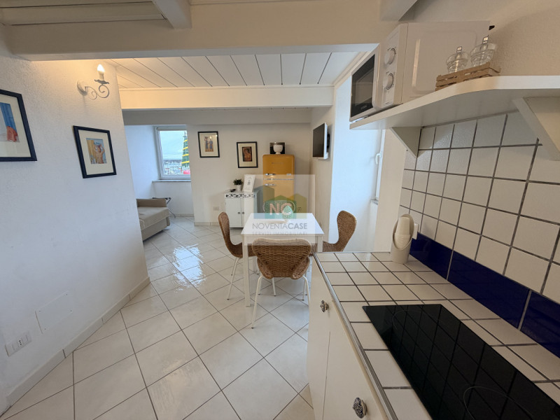 Scopri un angolo di paradiso a Forio, in pieno centro e a pochi passi dal porto. Ti presentiamo u...