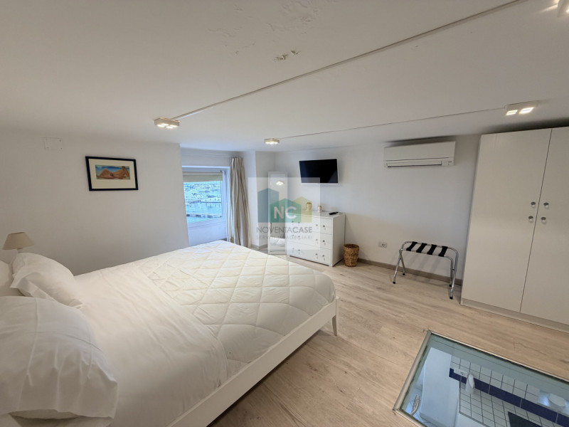 Scopri un angolo di paradiso a Forio, in pieno centro e a pochi passi dal porto. Ti presentiamo u...