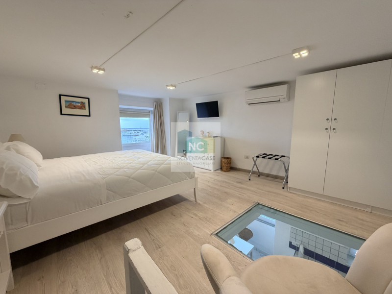 Scopri un angolo di paradiso a Forio, in pieno centro e a pochi passi dal porto. Ti presentiamo u...