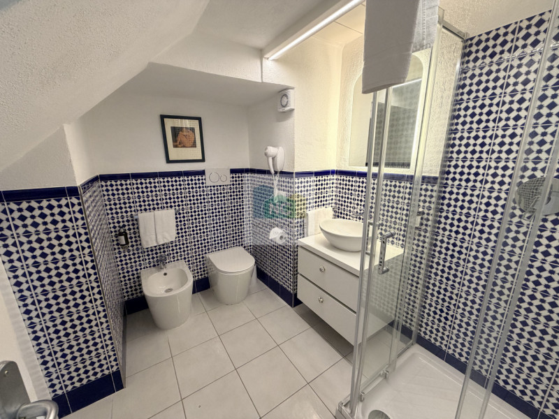 Scopri un angolo di paradiso a Forio, in pieno centro e a pochi passi dal porto. Ti presentiamo u...