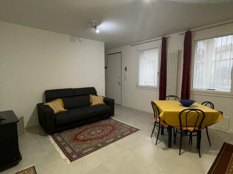 ZONA FERROVIERI– BILOCALE PIANO TERRA 

Moderno bilocale situato nel cuore della zona Ferrovieri,...