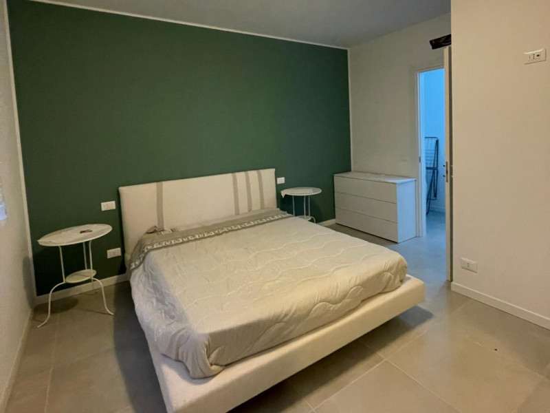 ZONA FERROVIERI– BILOCALE PIANO TERRA 

Moderno bilocale situato nel cuore della zona Ferrovieri,...