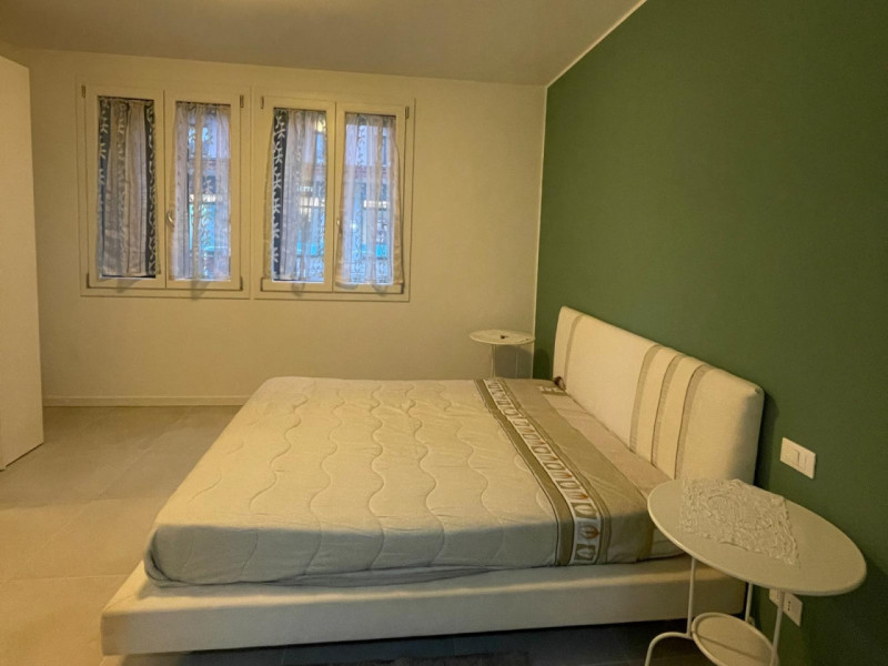 ZONA FERROVIERI– BILOCALE PIANO TERRA 

Moderno bilocale situato nel cuore della zona Ferrovieri,...